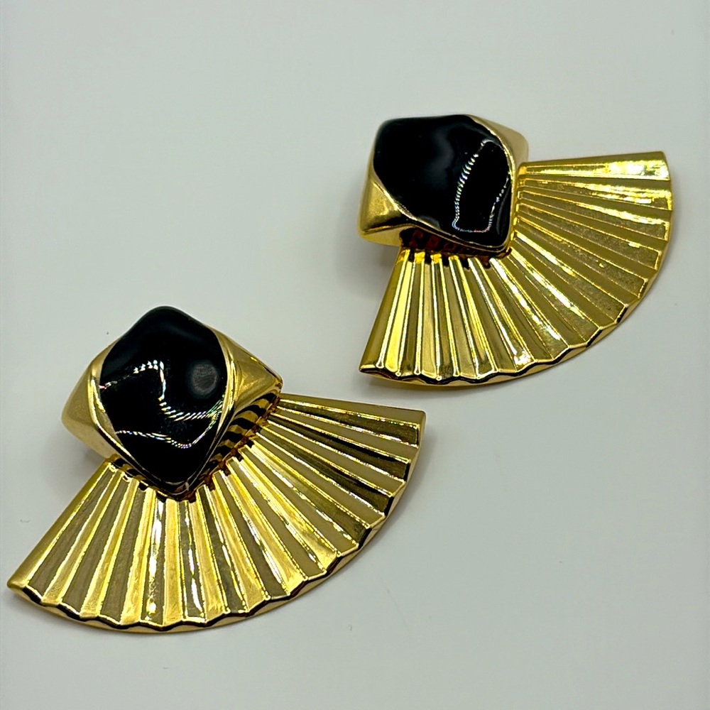 Vintage 80’s Gold and Black Metal Fan Earrings - Picture 5 of 5